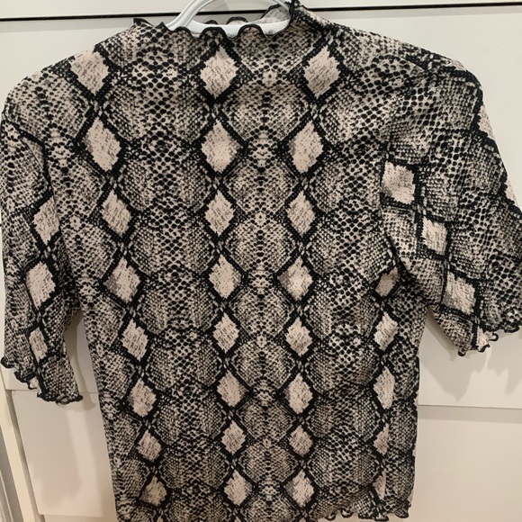 Snake print top - Picture 1 of 2